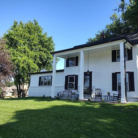1908 Modern Farmhouse On Large Private Treed Lot Shawnee Eksteriør bilde