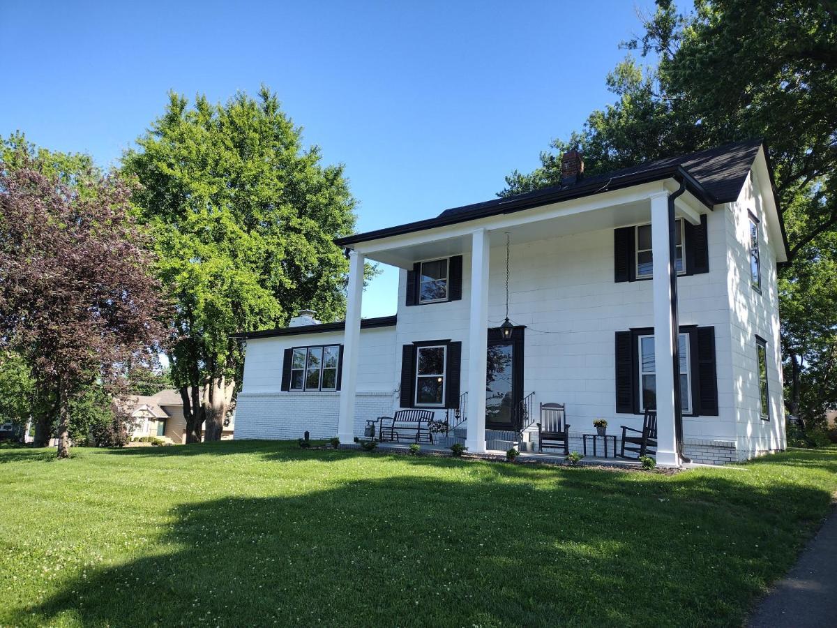 1908 Modern Farmhouse On Large Private Treed Lot Shawnee Eksteriør bilde