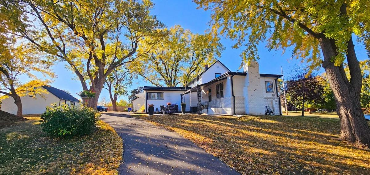 1908 Modern Farmhouse On Large Private Treed Lot Shawnee Eksteriør bilde